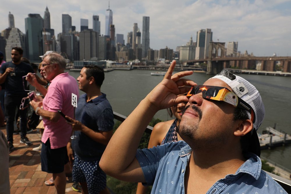 efb5dfd53gettyimages-836321756-jpg.jpeg At Brooklyn Bridge Park (Getty Images)