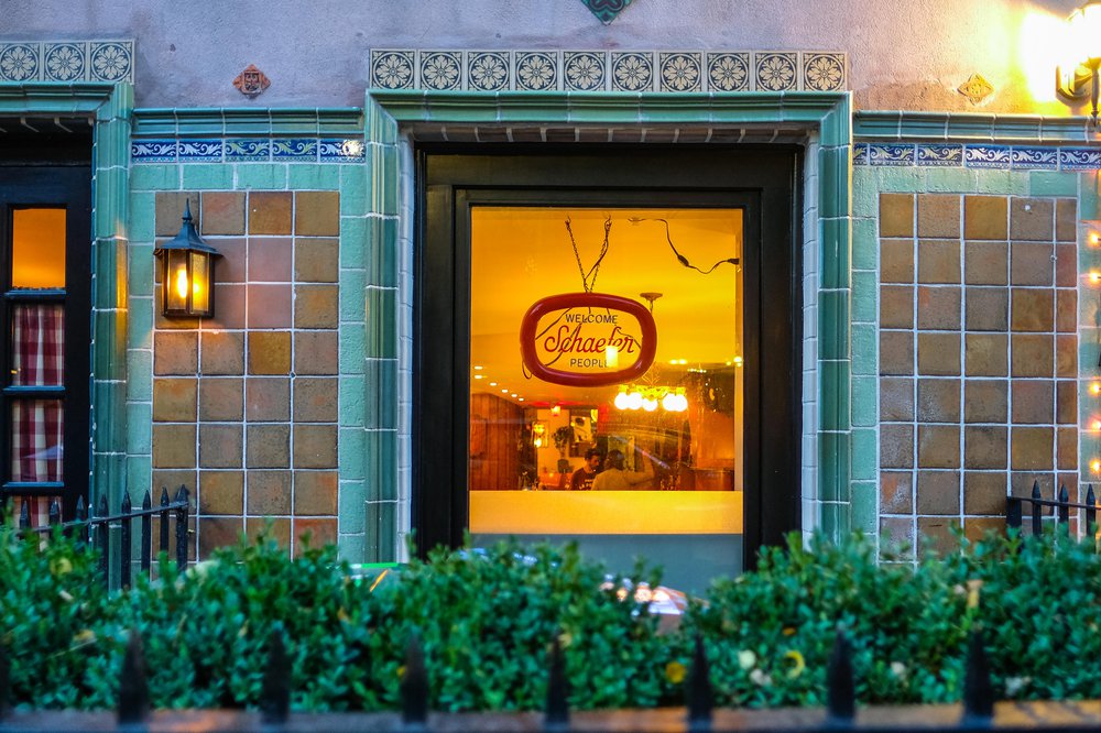 Exterior of Emmett's On Grove
