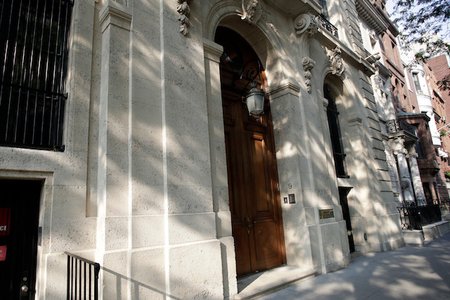 The entrance to Jeffrey Epstein's NYC townhouse, where his defense lawyers want him to await trial.