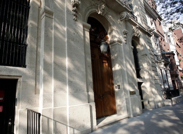 The entrance to Jeffrey Epstein's NYC townhouse, where his defense lawyers want him to await trial.