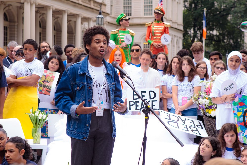 f04b9e9bd20180913_lennonbus_006-jpg.jpeg A studentfrom Jackson Heights reading the poem "Oreo" (Photo by <a href="http://www.sachynmital.com/">Sachyn Mital</a>)