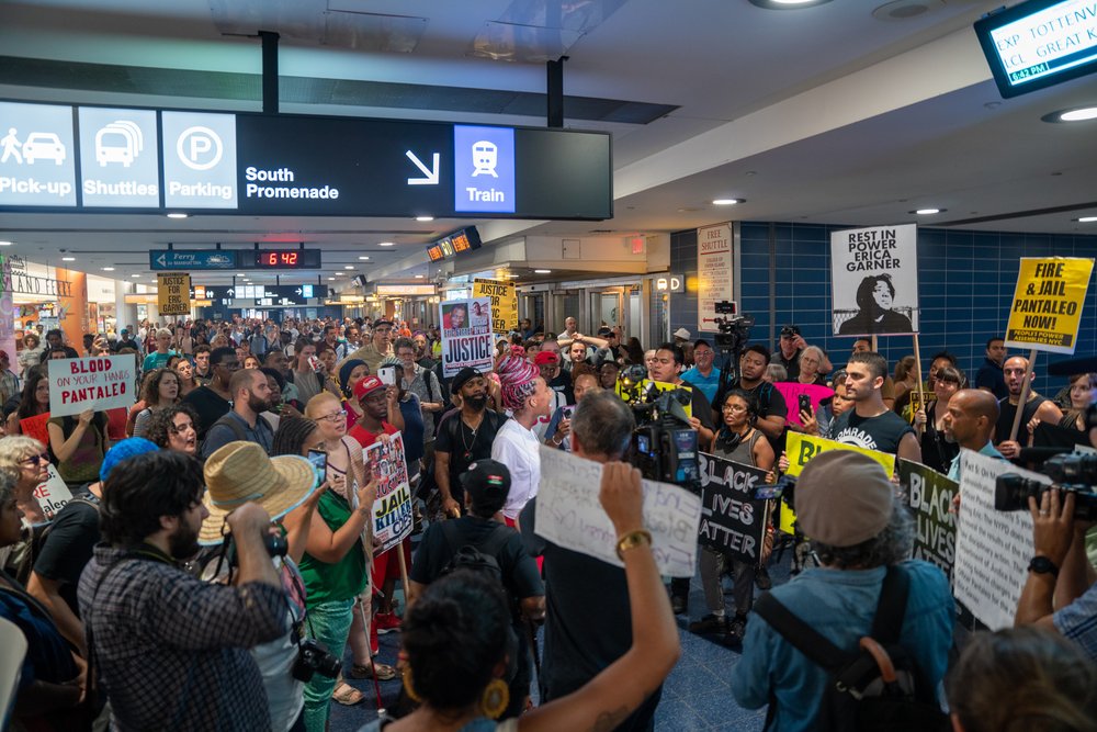 Protesters at the Staten Island Ferry Terminal<br>