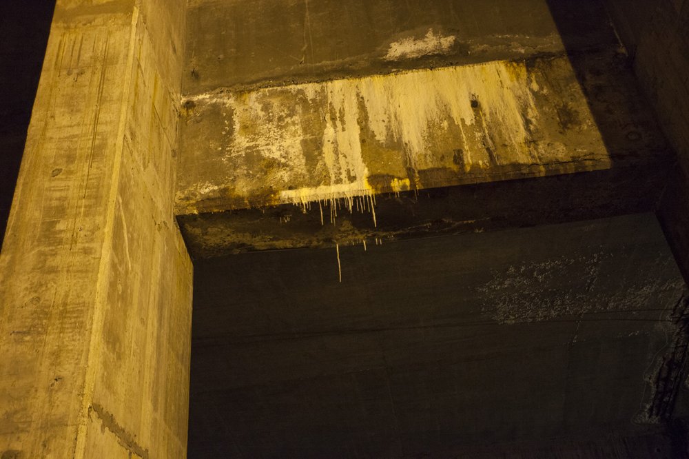 f1b1954acimg_1375009-jpg.jpeg Leaks forming stalactites<br>