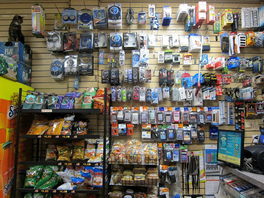 f2052bad28160123398_972bef4d0f_b-jpg.jpeg This bodega cat wants to dazzle you with all the things you didn't realize you wanted to buy.<br>(Scott Lynch)