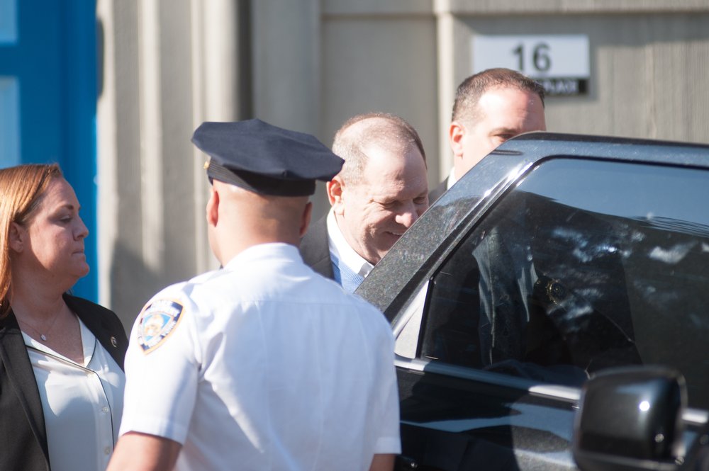 f3cfdf5f8052518_harvey_weinstein_jbn-8-jpg.jpeg Weinstein leaves the First Precinct in handcuffs<br>