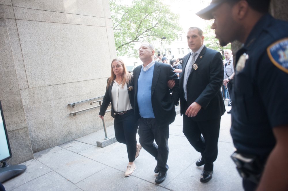 f3da5ef1a052518_harvey_weinstein_jbn-10-jpg.jpeg Weinstein arrives in court in handcuffs<br>