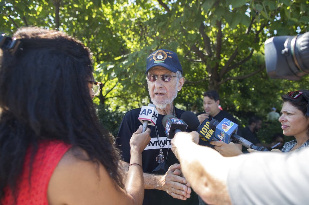 f9a0bb5b6ap17231636171223-jpg.jpeg Retired New York City Police Officer Frank Serpico speaks to reporters after a rally to show support for Colin Kaepernick<br>