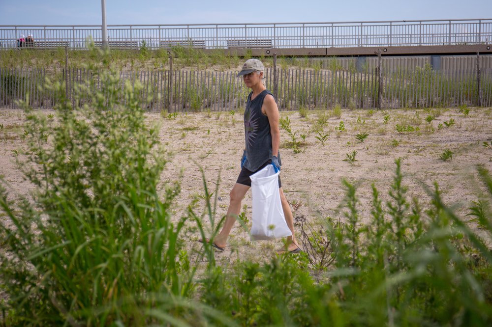 fbe859ca4parlay-52-jpg.jpeg Collecting trash at Rockaway Beach<br>