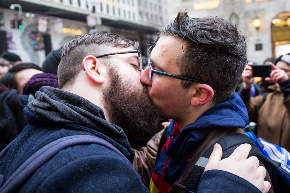 fe2a04377lgbtkiss-98-jpg.jpeg