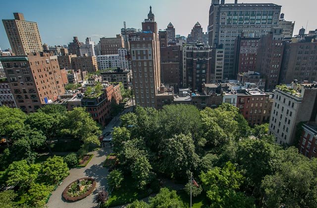 gramercy-park-hotel-samhorine-5776.jpg That's a lovely private park, eh?