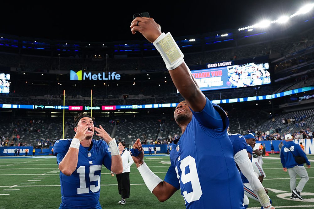 Tommy DeVito and Jameis Winston on the field at Met Life Stadium