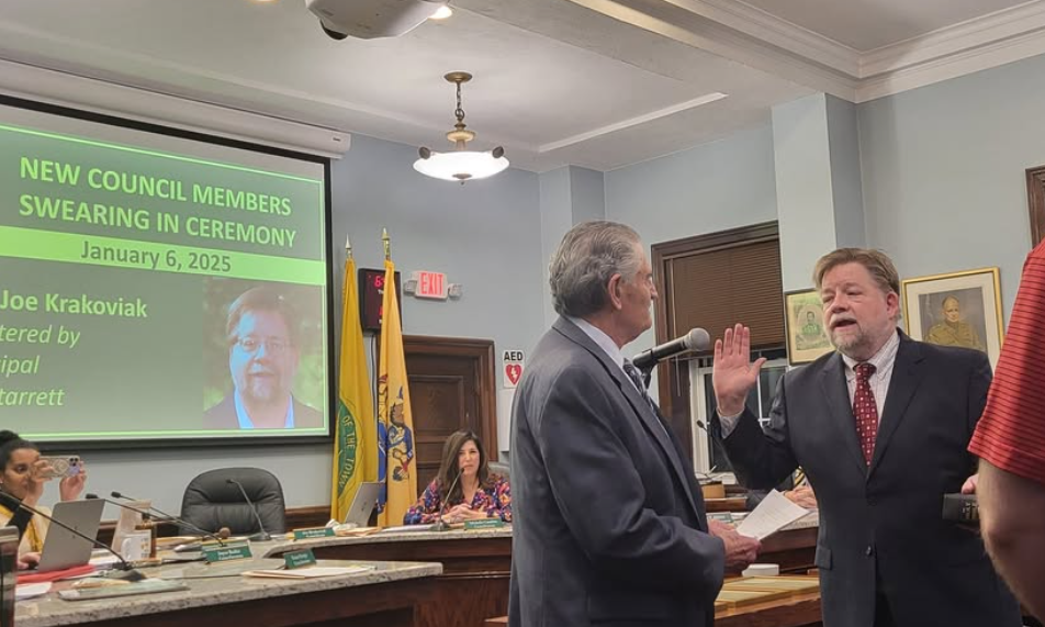 Joe Krakoviak being sworn in