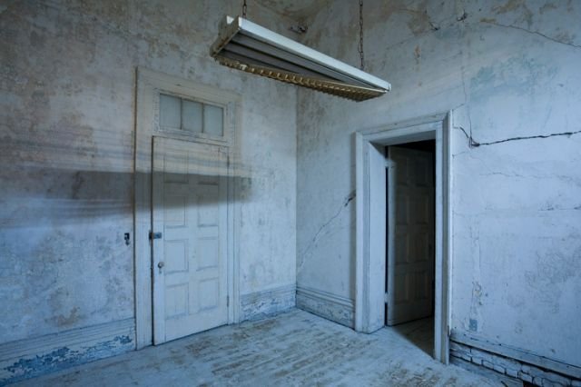 phpAoJszbPM.jpg Inside: "The rooms have all been emptied of artifacts and abated; whitewash covers everything within, encapsulating the lead paint."