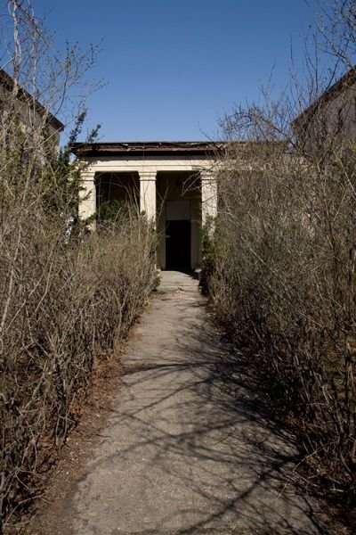 phpWXQVwrPM.jpg Building RG, Bachelor Officers' Quarters. Constructed 1919.