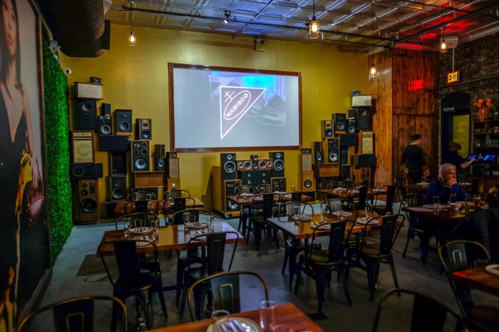Photo of the inside of Piggyback NYC showing tables and chairs