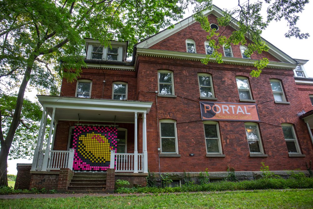 portalgovisland-9.jpg At the Governors Island art fair