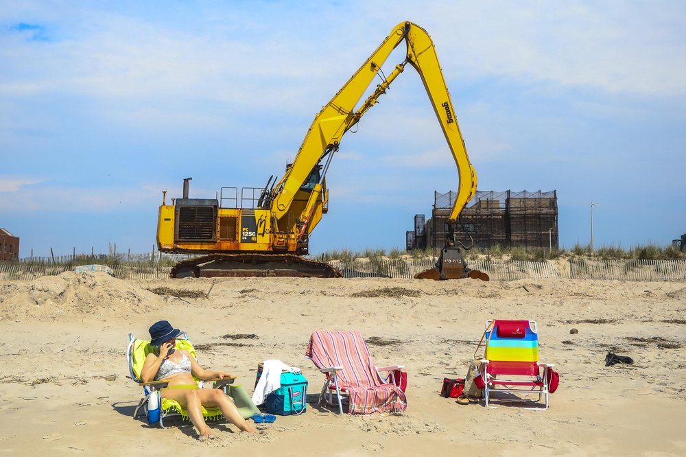 Restaurants and amenities at Rockaway Beach