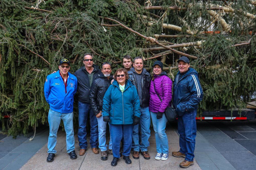 rocktree-26.jpg Carol Schultz and family, who donated the tree