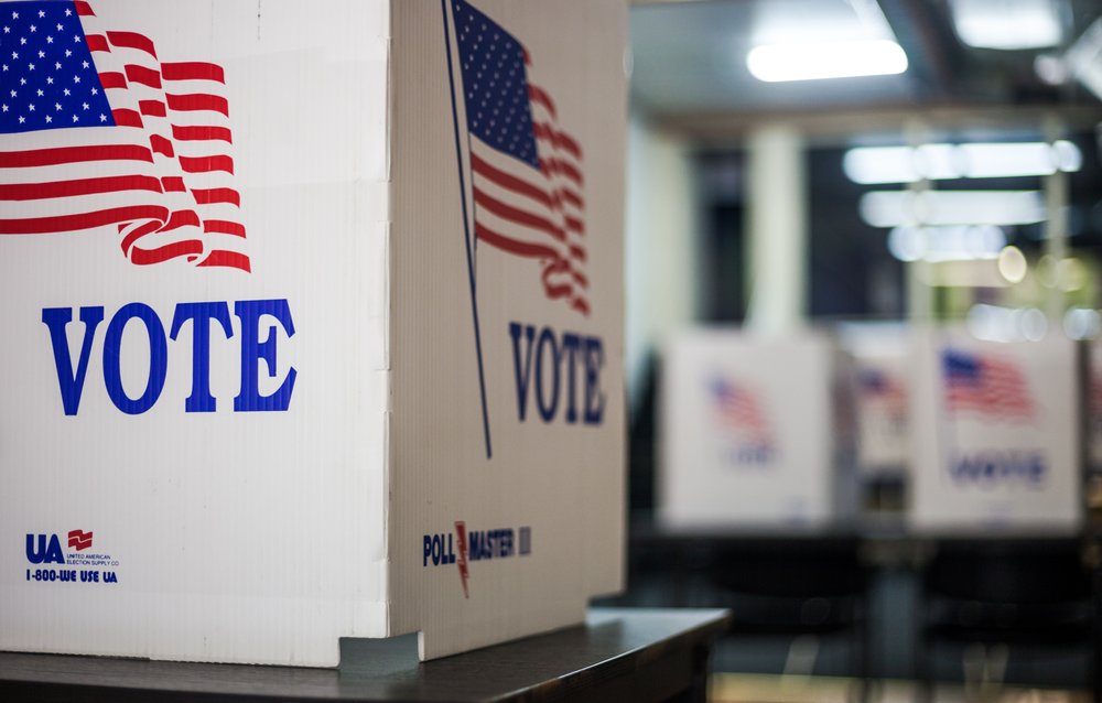 Voting screens with the American flag on it, with USA