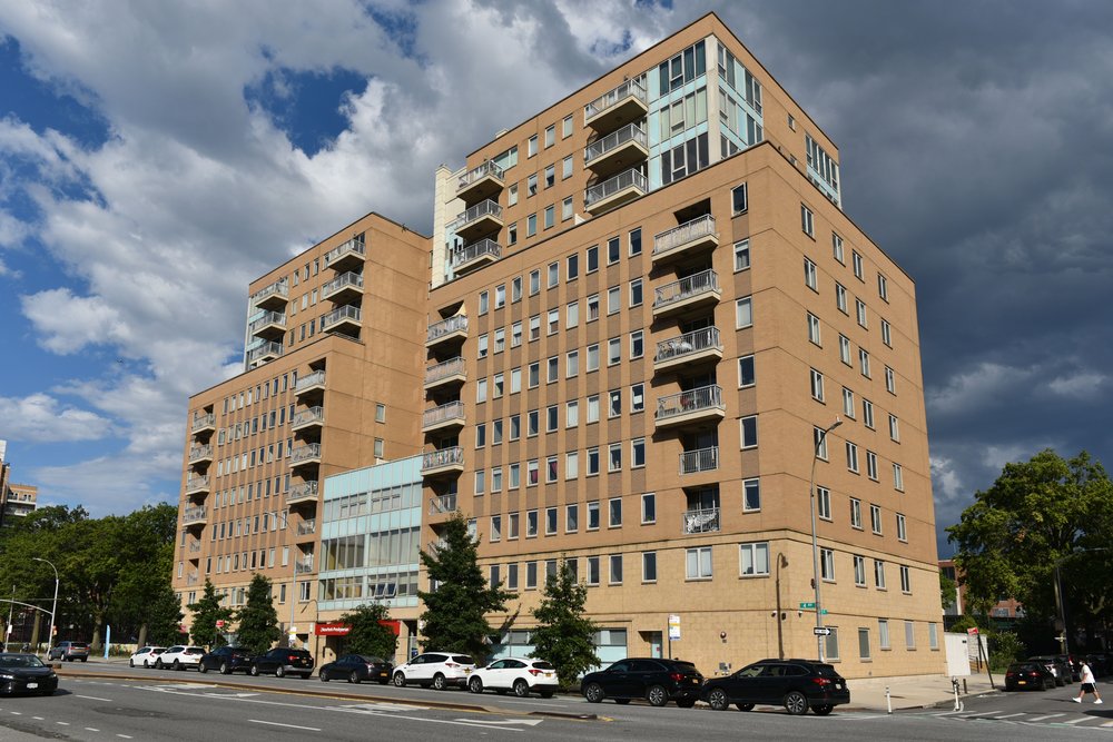 An external view of the NewYork-Presbyterian Brooklyn Methodist Hospital Ambulatory Infusion Center.