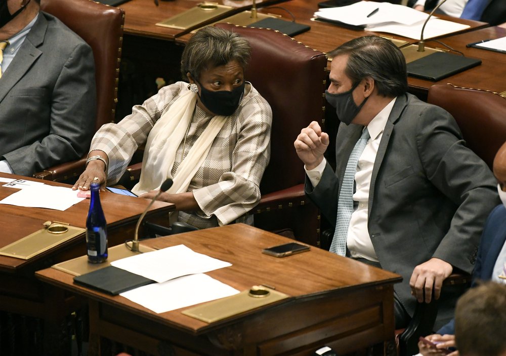 State Senator Michael Gianaris (left) speaks with Senate Majority Leader Andrew Stewart-Cousins at a special legislative session in September 2021.