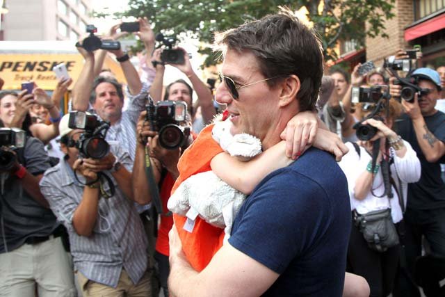 suric2.jpg Tom Cruise carrying Suri Cruise in Tribeca yesterday