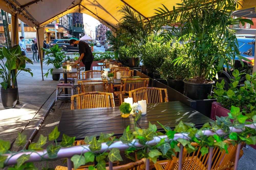 outdoor dining area with greenery
