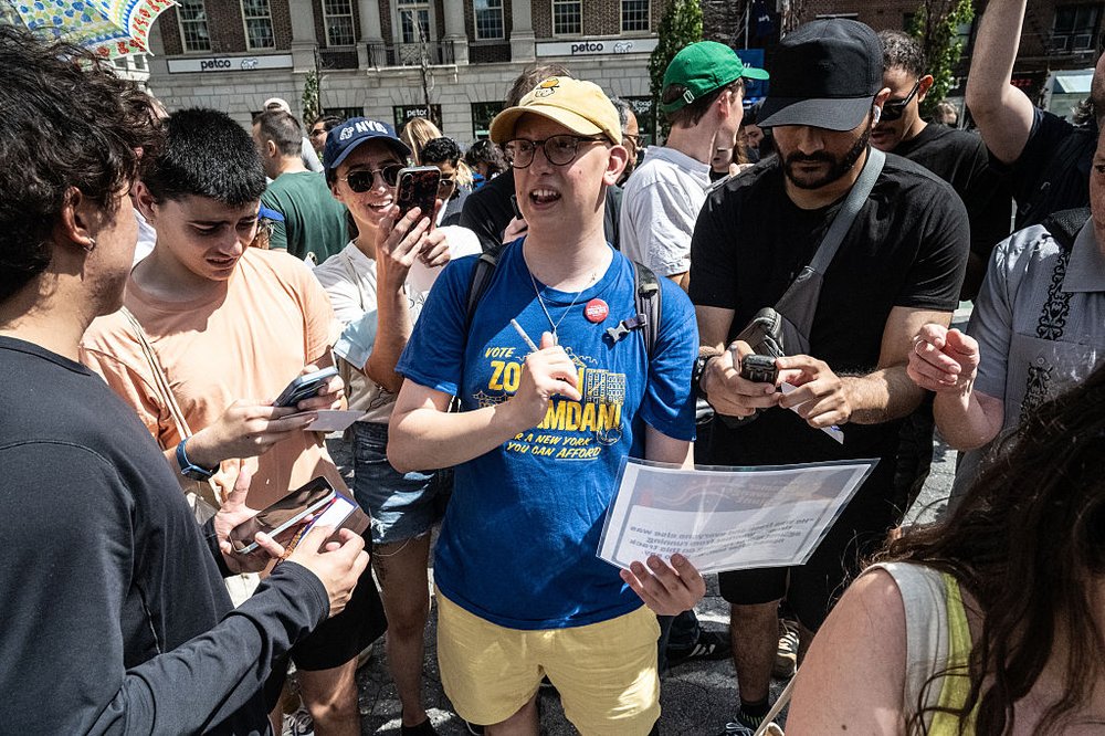 Zohran Mamdani supporters on a scavenger hunt in Manhattan