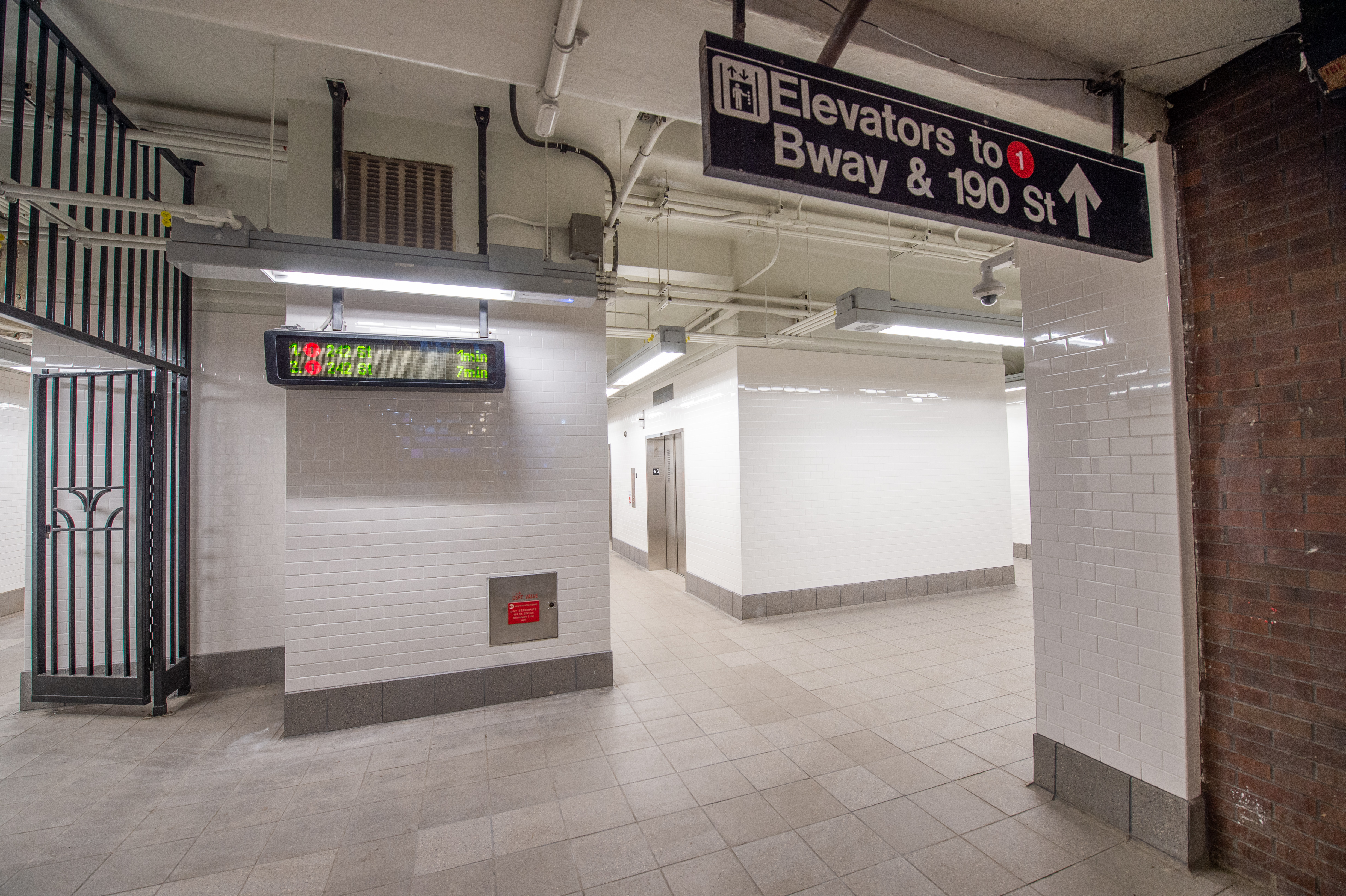 Fire at Washington Heights subway station injures 18, disrupts 1 train service