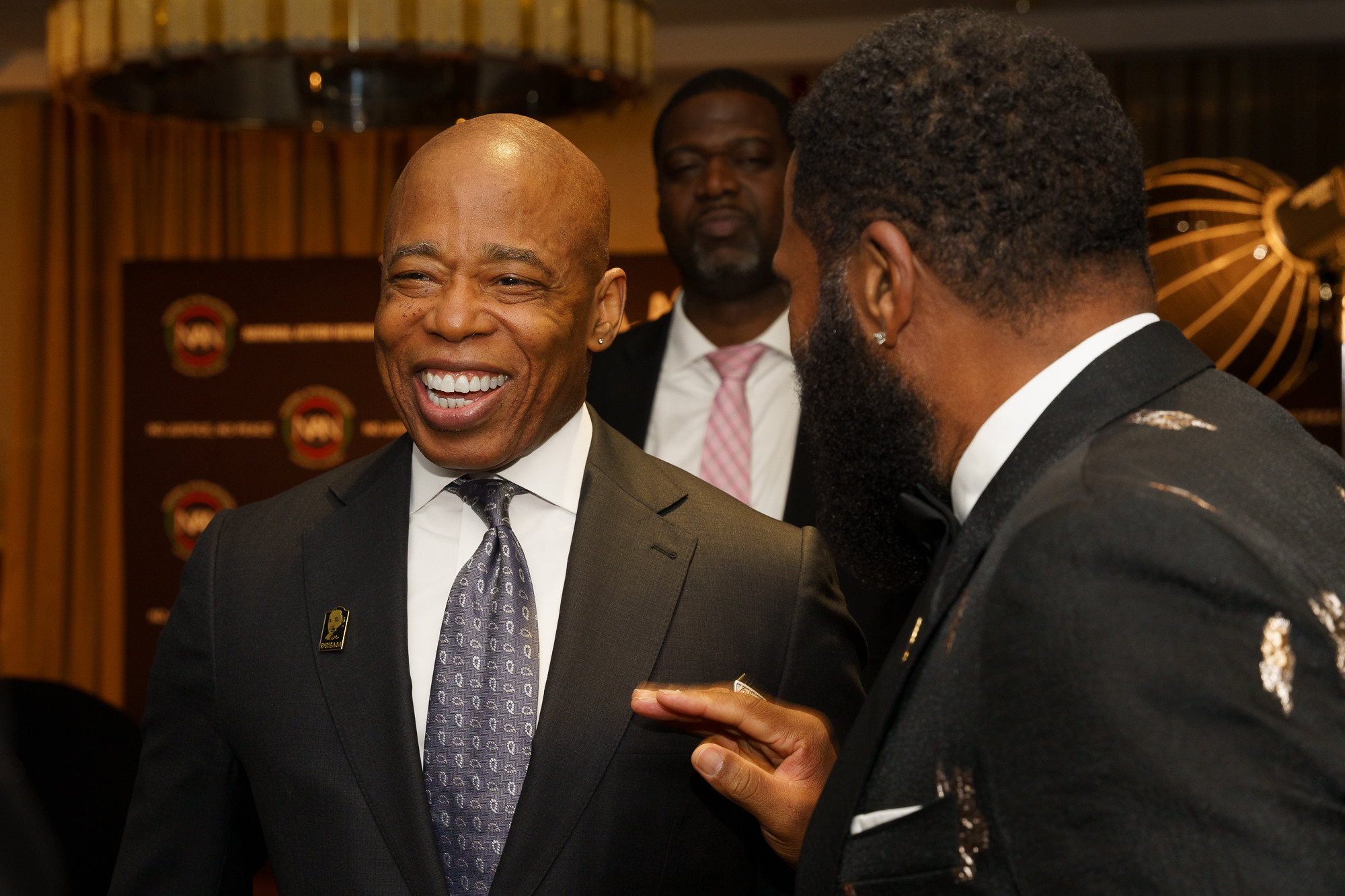 Independent run gives Mayor Adams a shot of adrenaline. His campaign needs it.