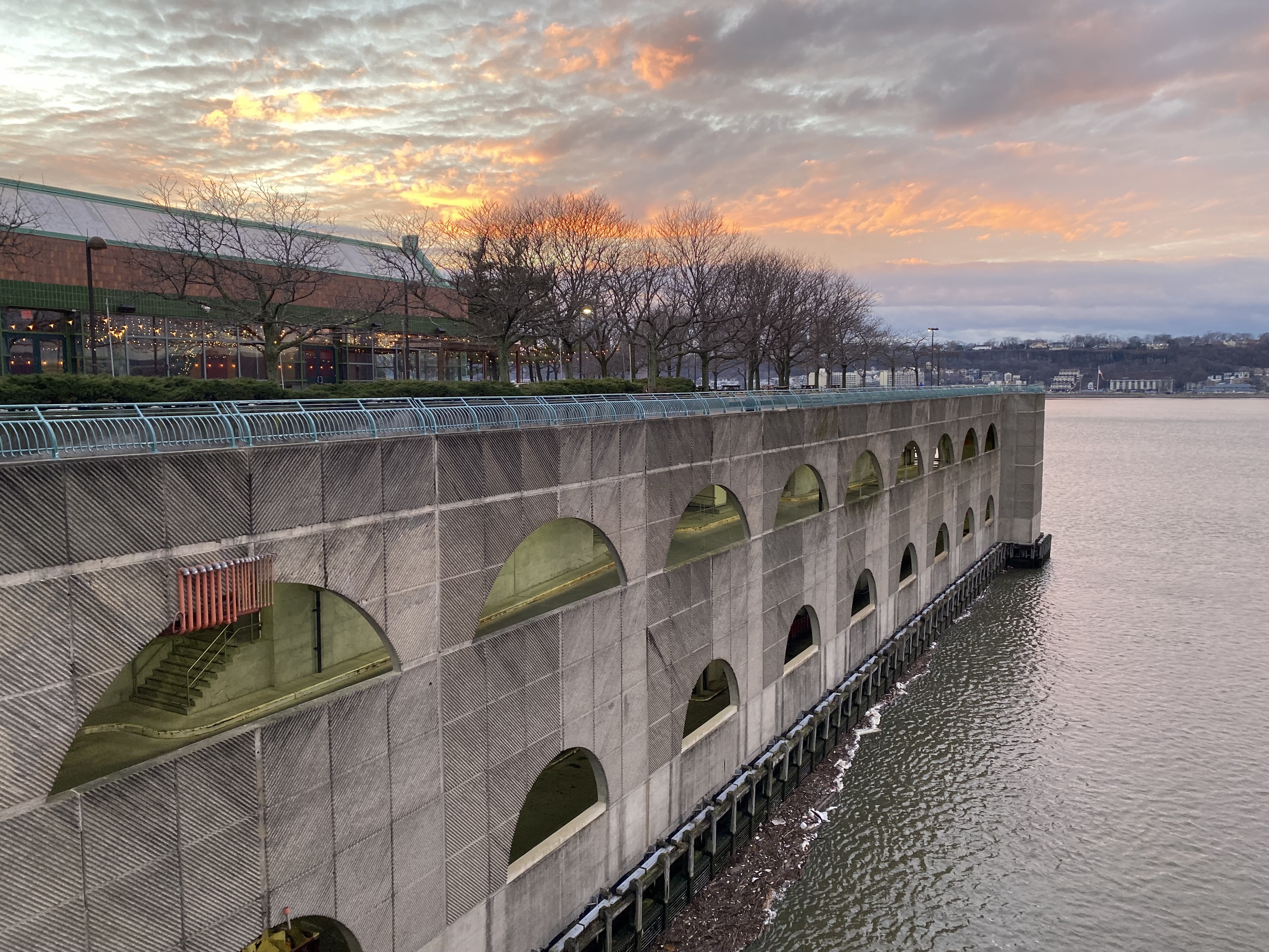 Explosion aboard tanker on Hudson River kills 1 worker, injures 2 others
