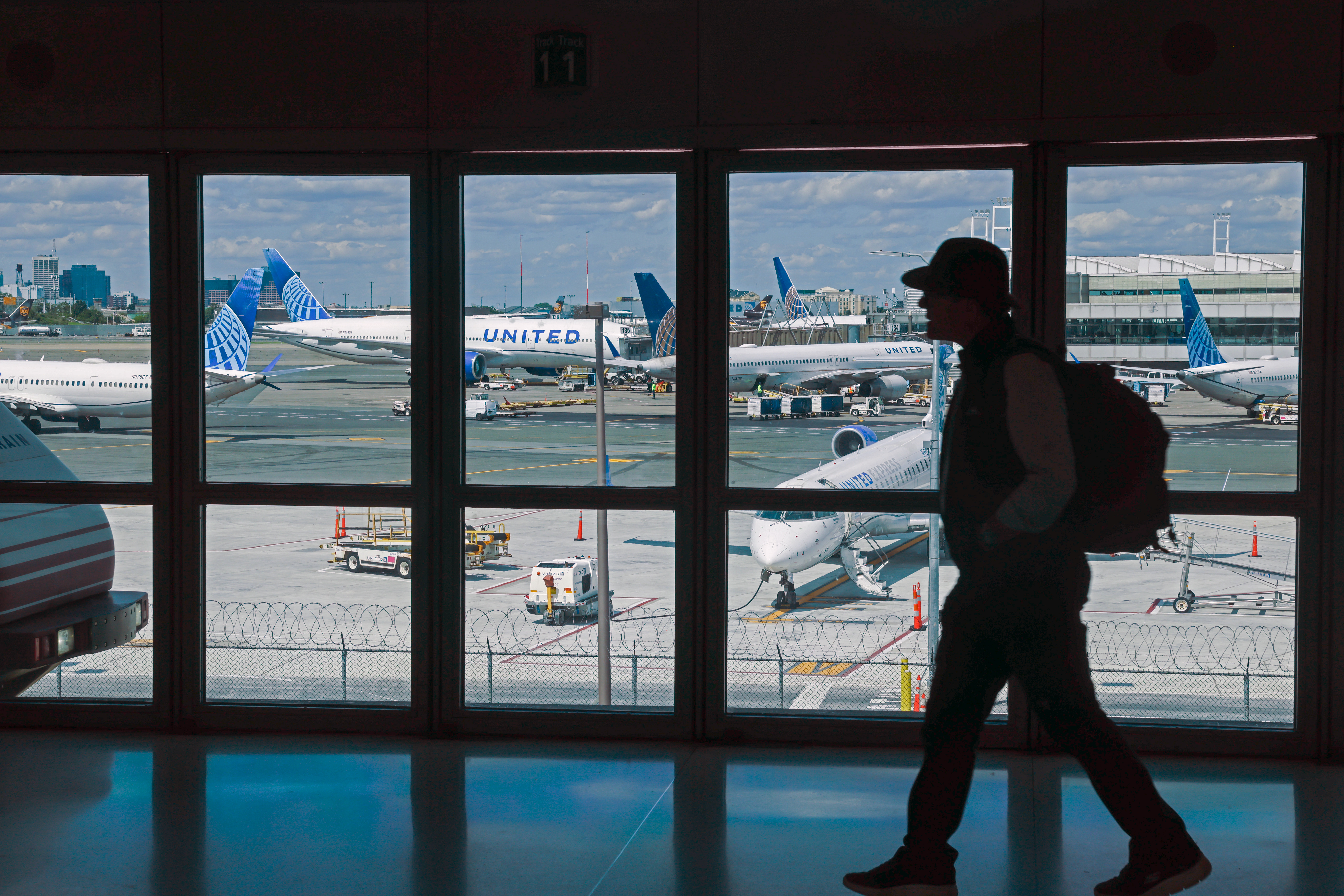 Newark Airport flights are reduced through 2025 to smooth out delays, FAA says