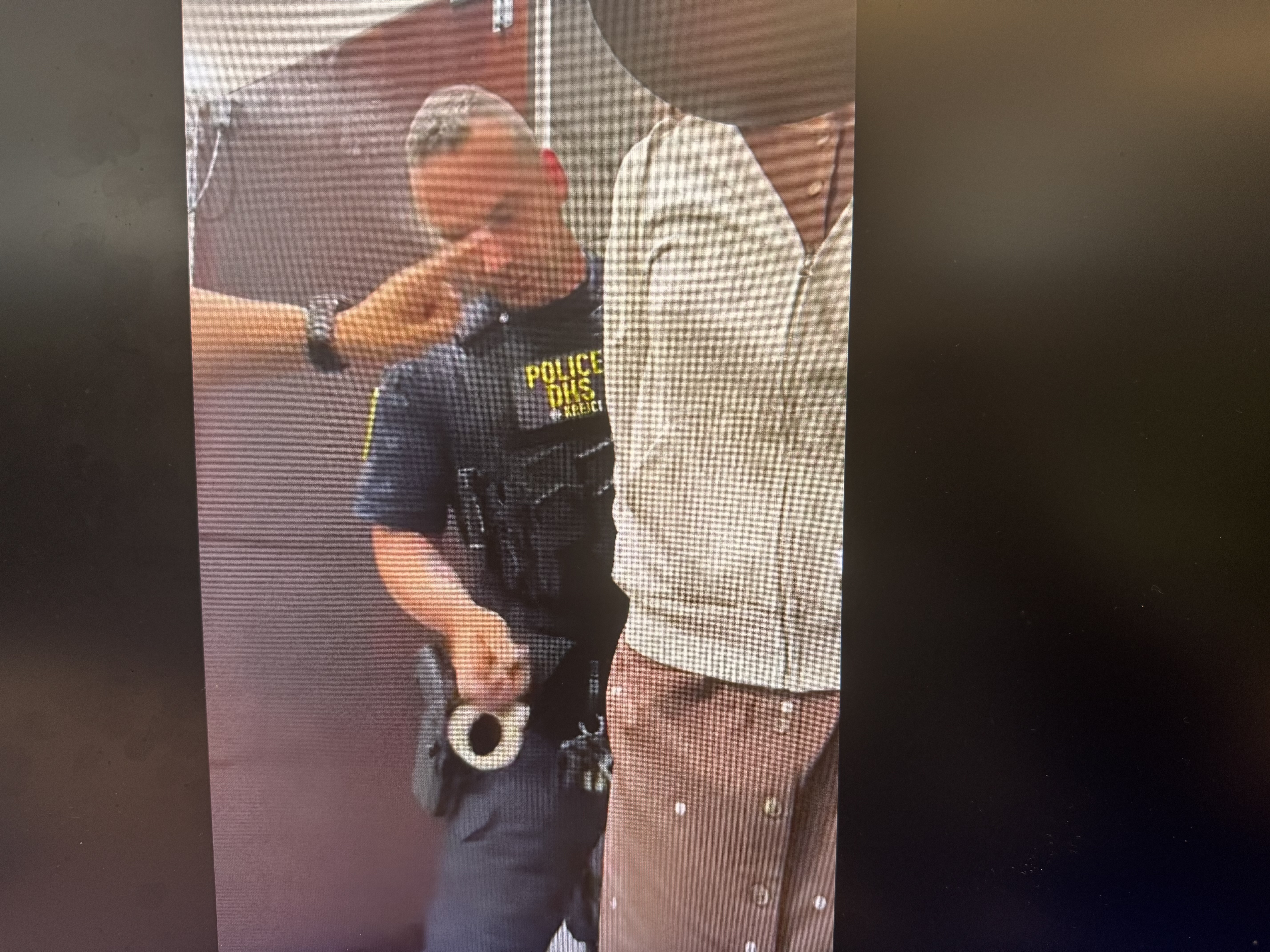 Homeland Security cops handcuff one of Rep. Nadlers aides in chaotic day at NY fed building
