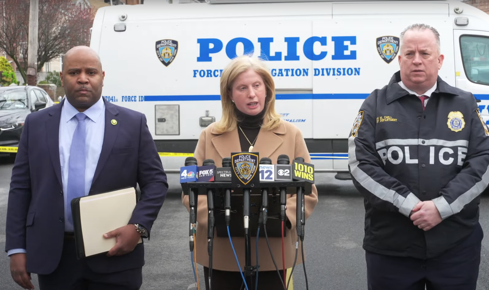 Brooklyn girls 911 call helped save siblings in stabbing attack, NYPD says