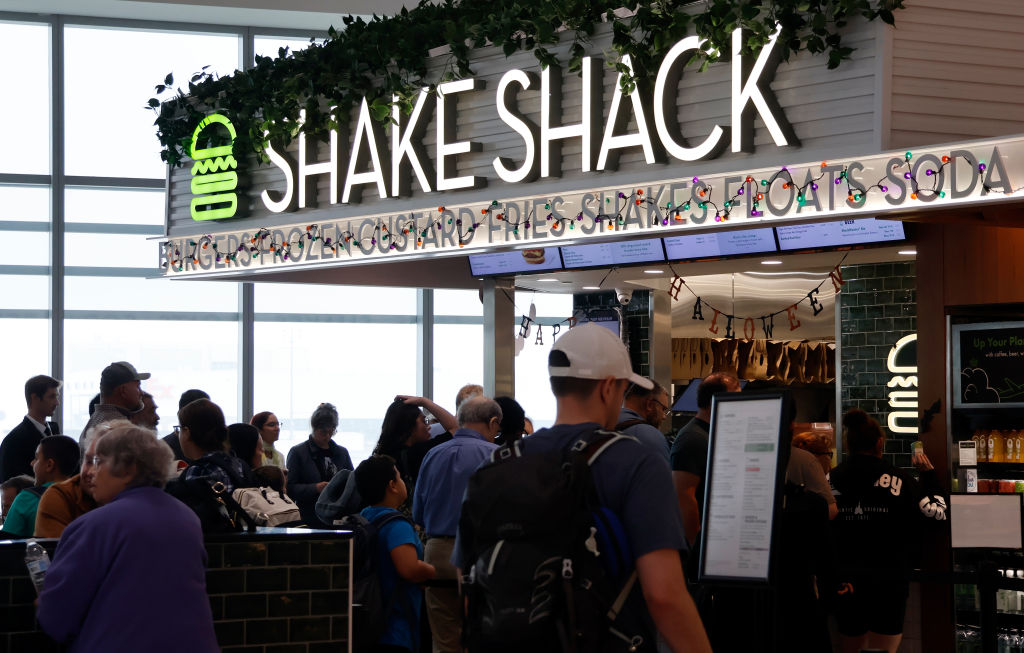 Extra Extra: NYC airport restaurants may jack up prices as workers get 75-cent raises