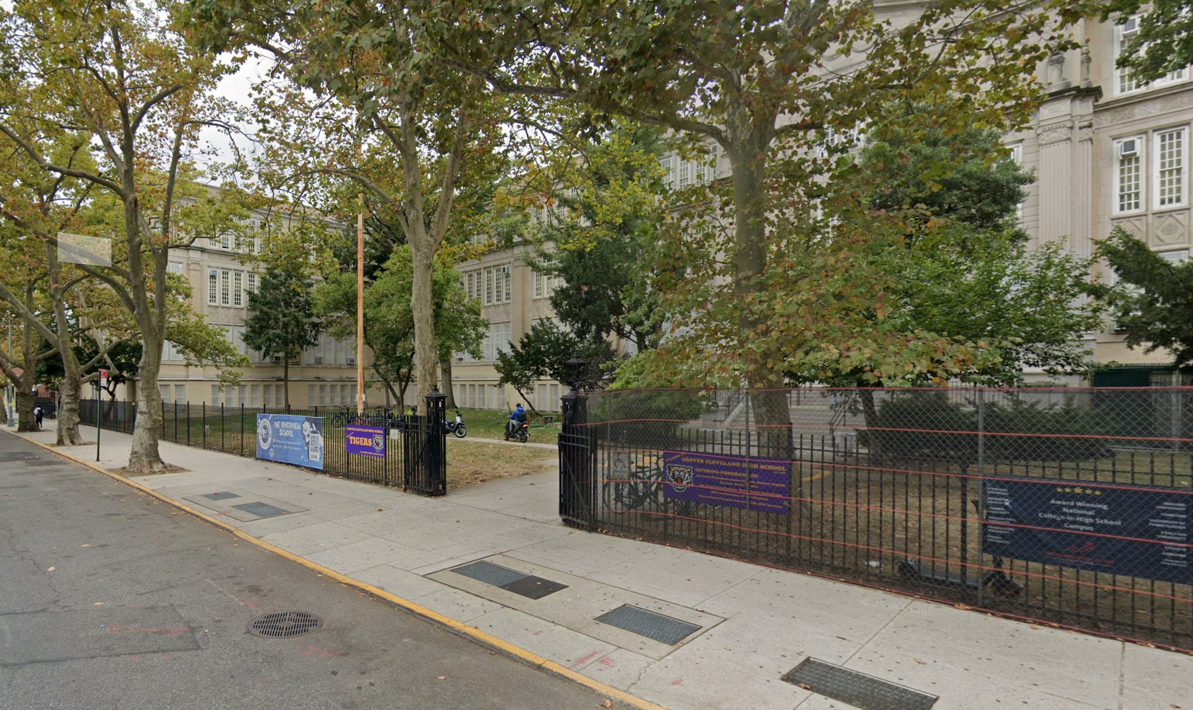 ICE detained Queens 11th-grader at his immigration hearing, officials say