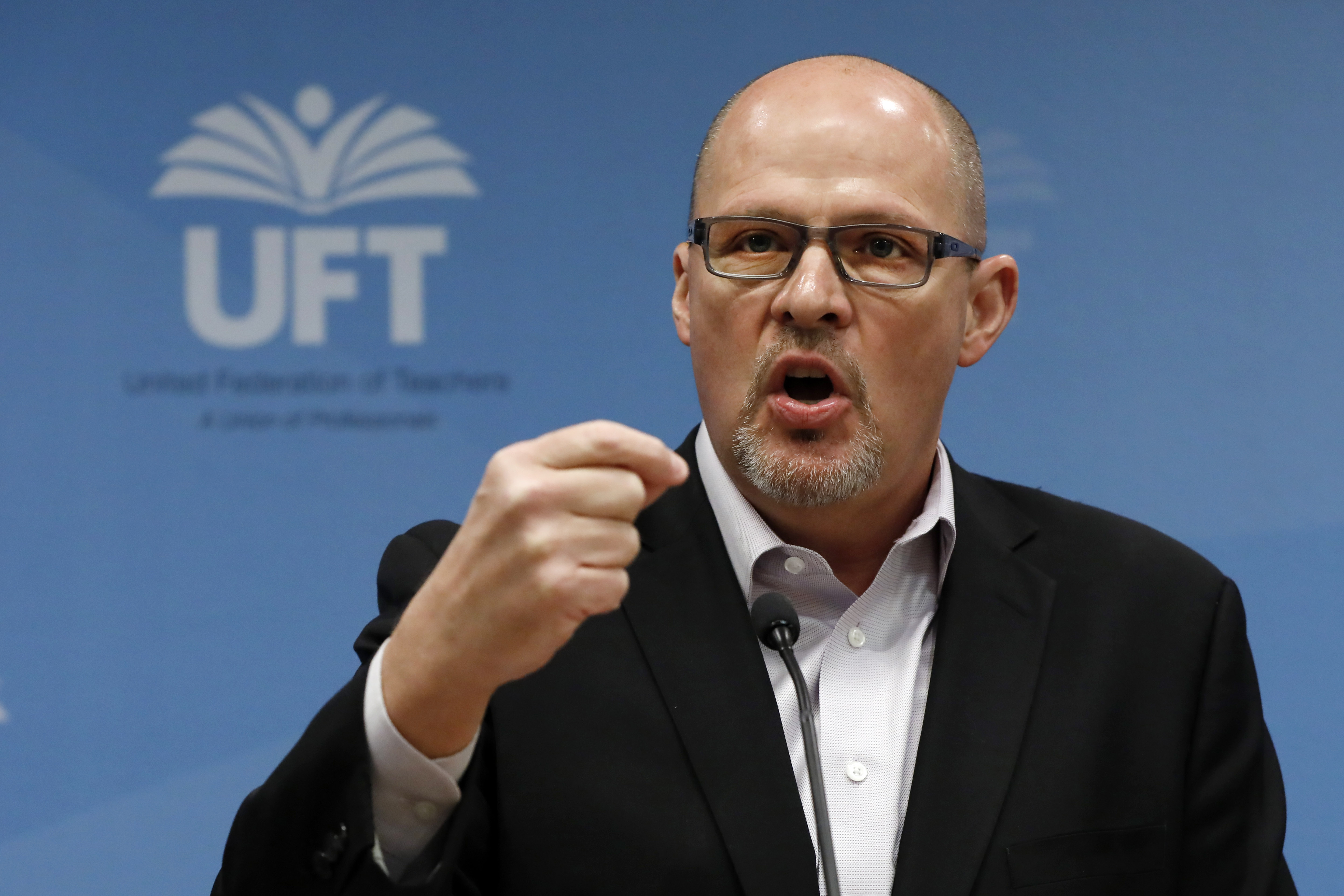 NYC teachers completely dug in for Mamdani or Cuomo, union boss says