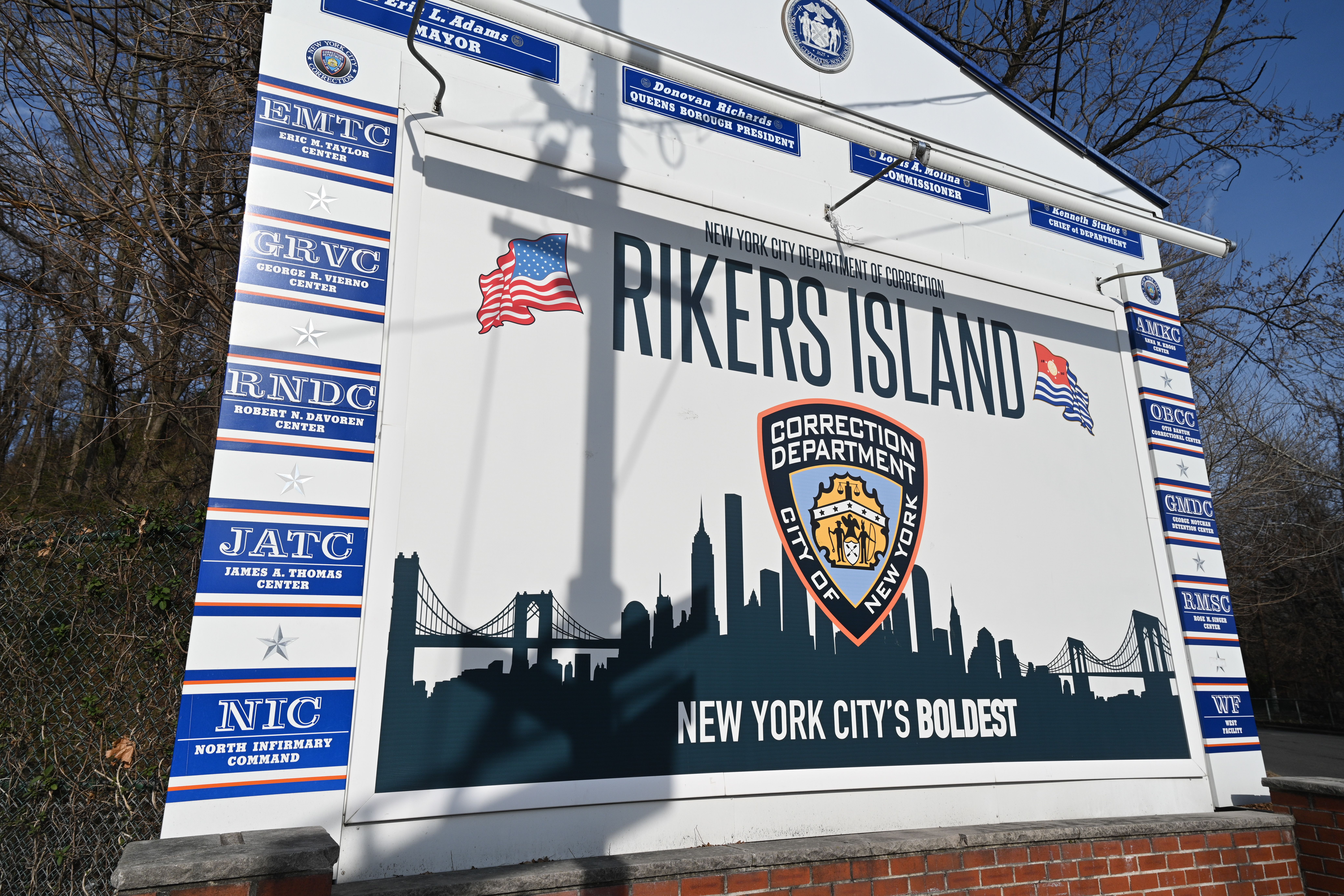 Bronx man, 41, shot to death outside NYCHA building where he